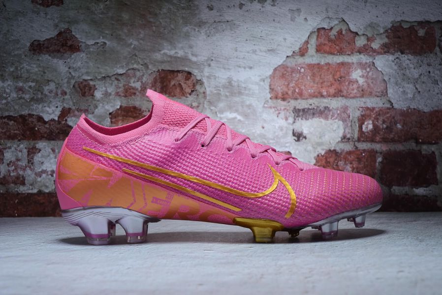 megan rapinoe football boots