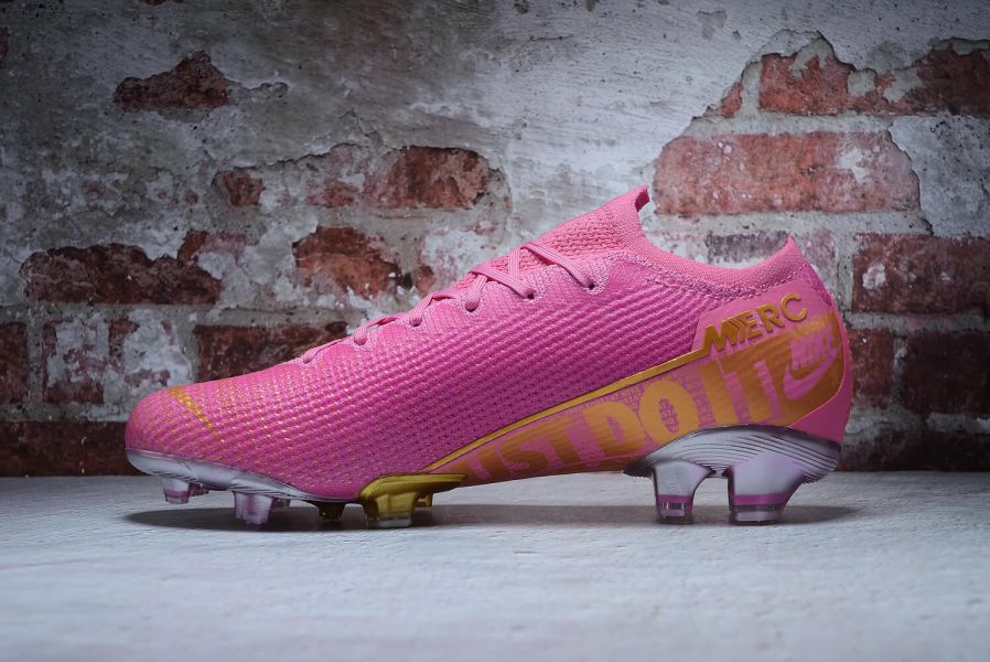 megan rapinoe football boots