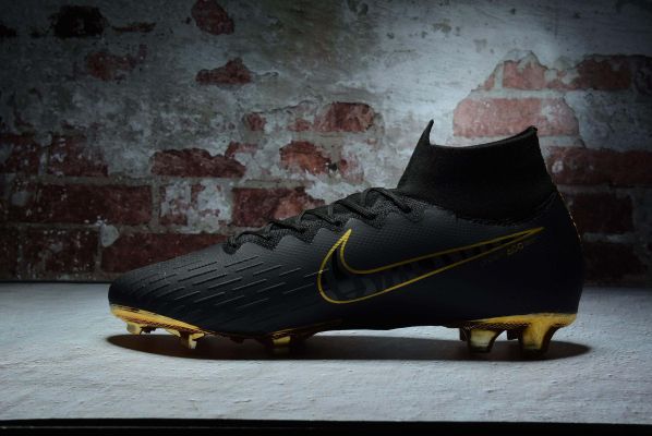 black and gold cr7 boots